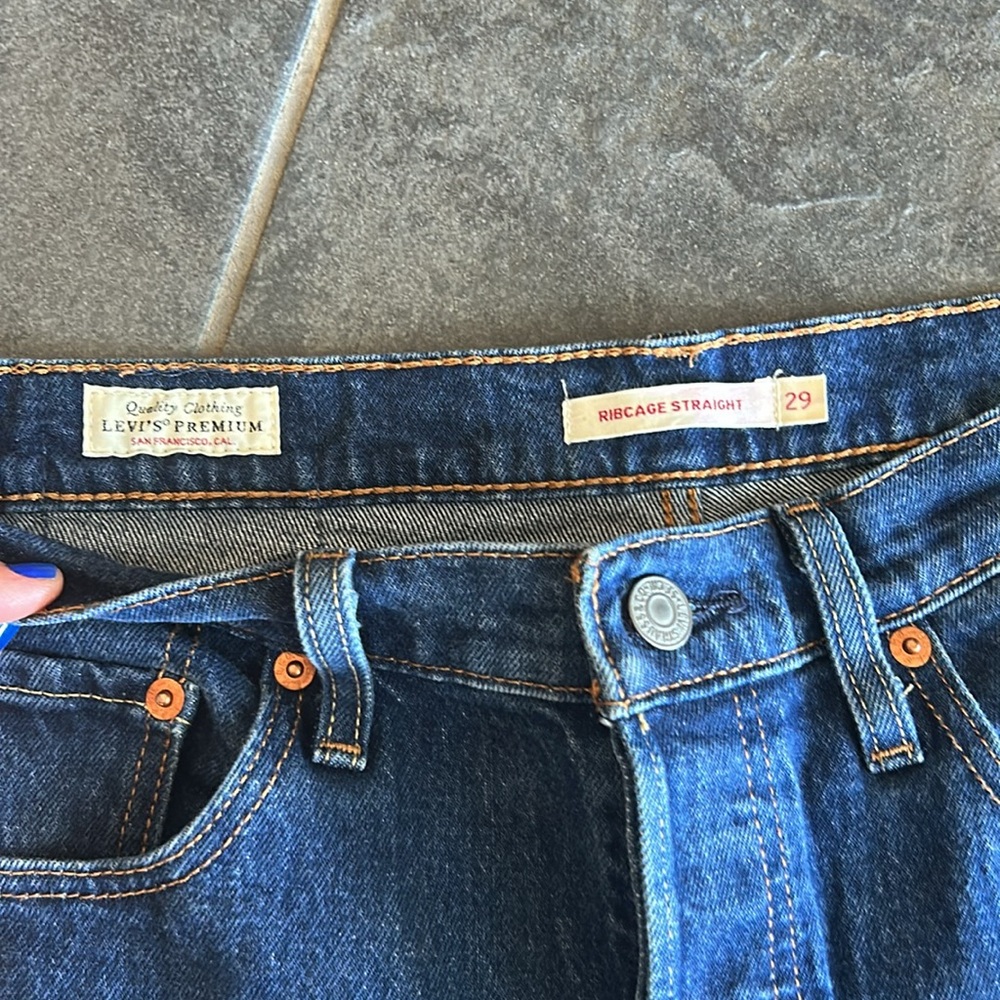 Levi’s Ribcage Straight Jean - Picture 2 of 6